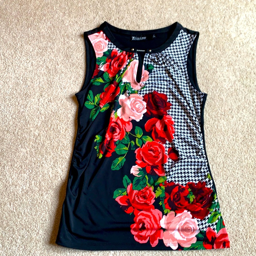 Women’s Houndstooth/Roses Top.